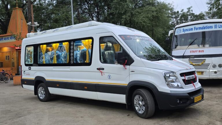 Force Urbania side view with large windows - Urbania on rent in Indore and Ujjain